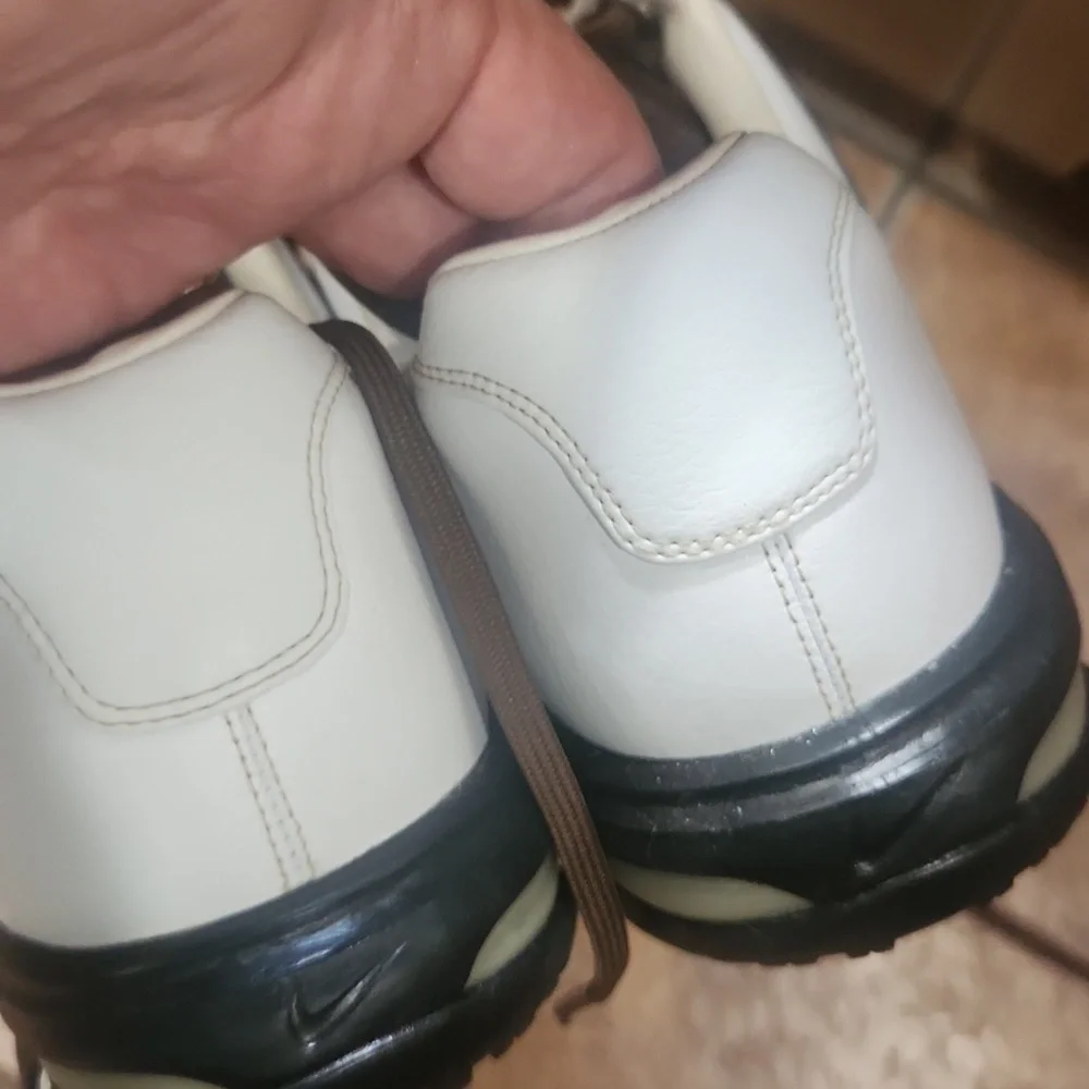 Nike Men's White and Brown Golf Shoes Size 9 Needs Spikes
